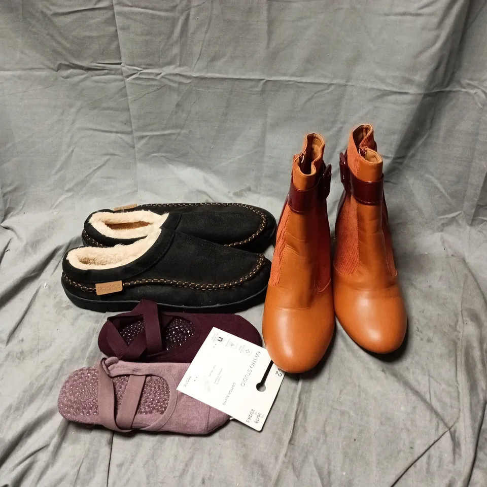 BOX OF APPROXIMATELY 14 ASSORTED FOOTWEAR ITEMS TO INCLUDE BOOTS, SLIPPERS, BALLET PUMPS ETC
