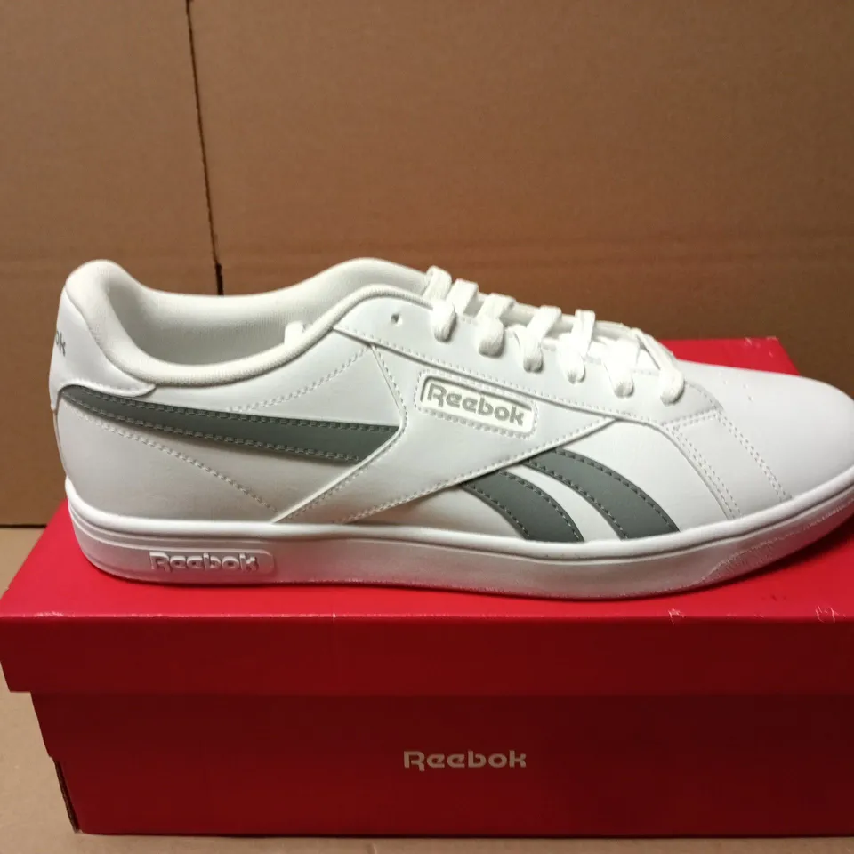 BOXED PAIR OF REEBOK COURT RETRO UNISEX TRAINERS IN WHITE - UK 11