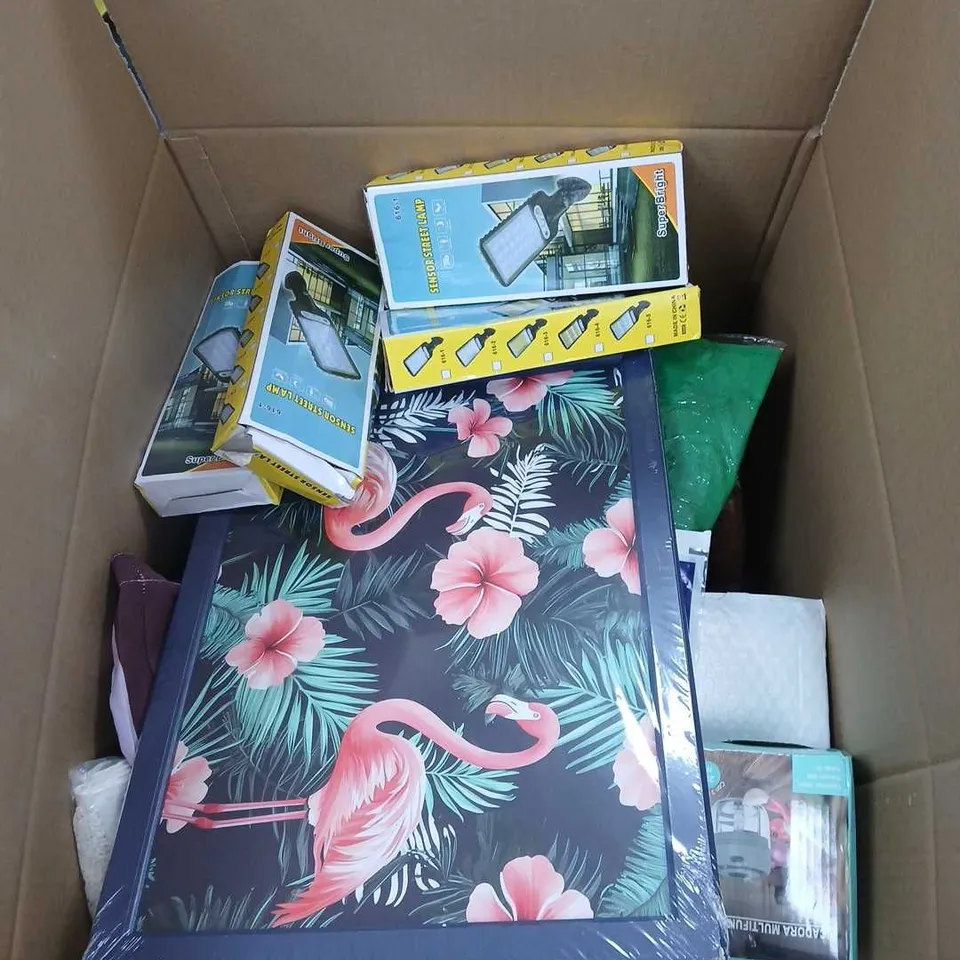 BOX OF APPROXIMATELY 20 ASSORTED ITEMS TO INCLUDE PADDED FOOD TRAY, FITTED SHEET, SENSOR STREET LAMPS ETC