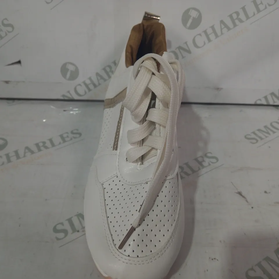 PAIR OF DESIGNER TRAINERS IN WHITE/METALLIC GOLD SIZE UNSPECIFIED