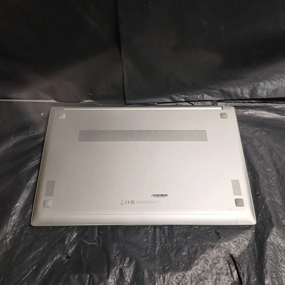 SAMSUNG LAPTOP – SILVER, 15.6" DISPLAY, INTEL CORE I5 (NP755XDA)