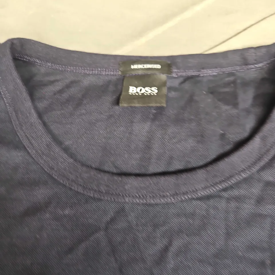 HUGO BOSS CASUAL TEE - SIZE XL