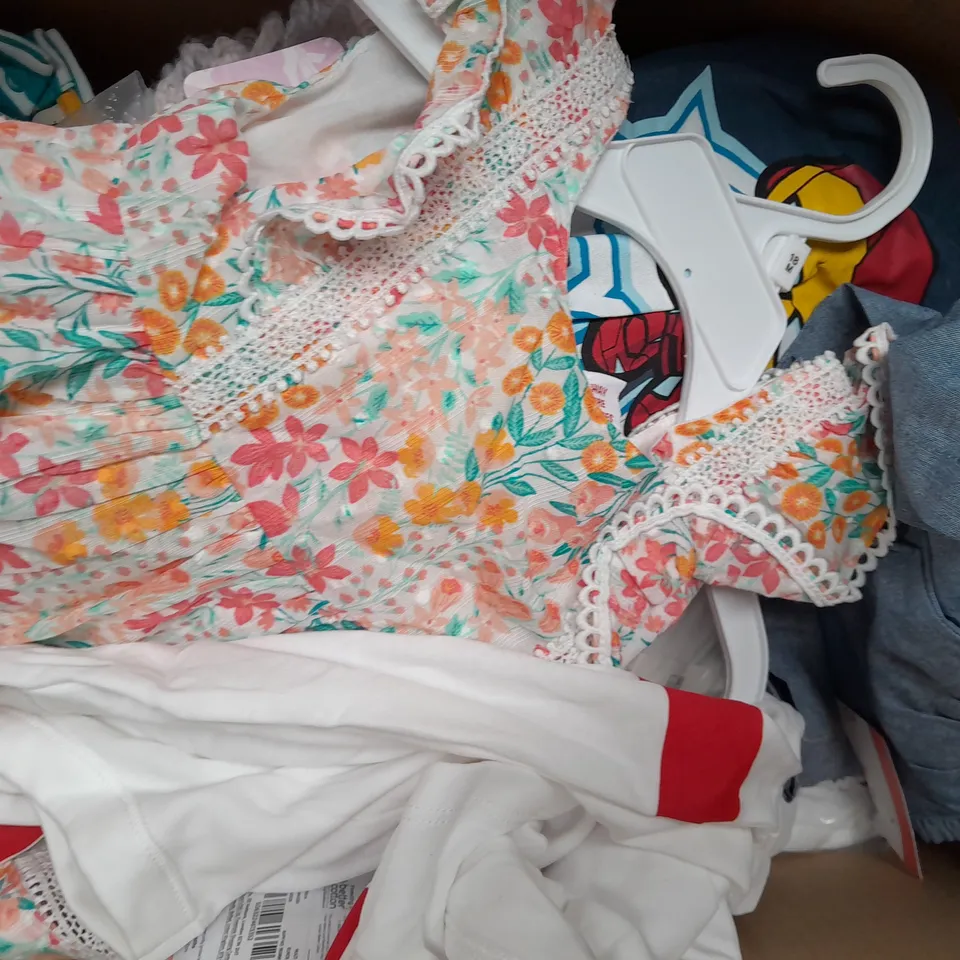 BOX OF APPROXIMATELY 15 ASSORTED KIDS CLOTHING ITEMS IN VARIOUS STYLES, SIZES, AND COLOURS FROM 0 - 5 YEARS
