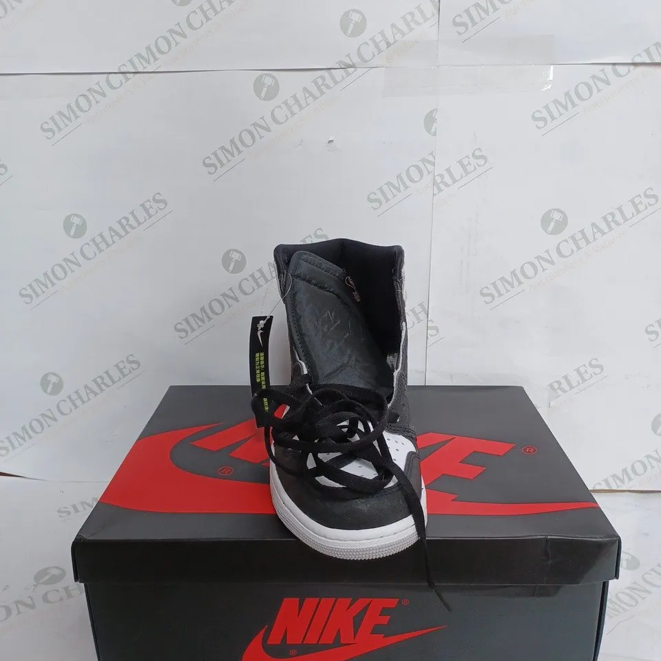 NIKE AIR JORDAN 1 RETRO HIGH OG - UK 9 