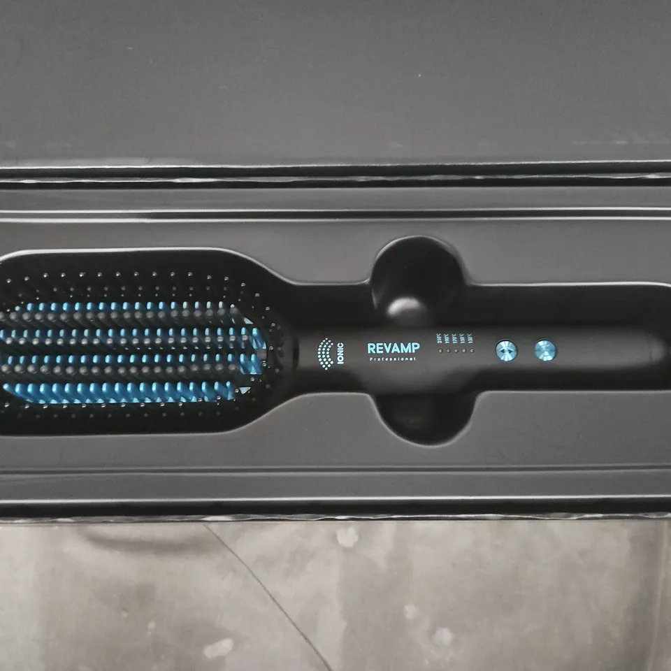 BOXED REVAMP PROGLOSS DEEPFORM BRUSH CERAMIC STRAIGHTENING BRUSH