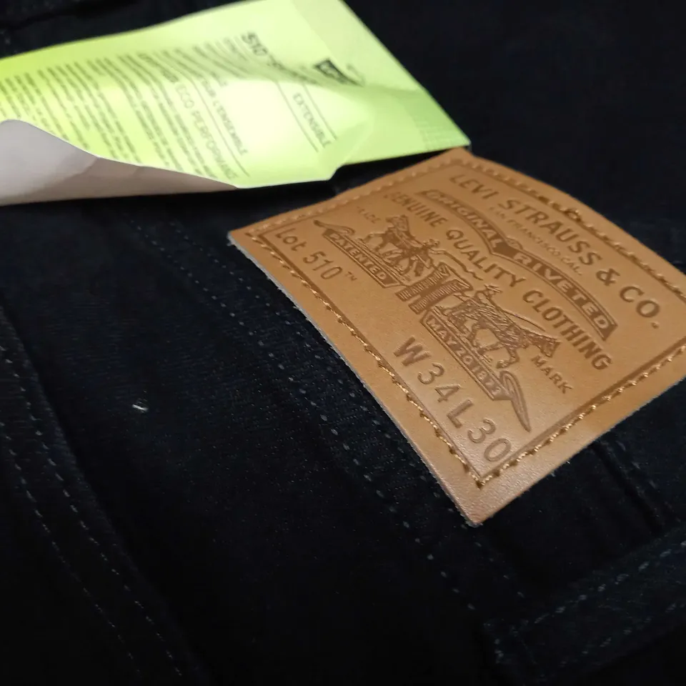 LEVI STRAUS BLACK SKINNY JEANS - SIZE W34/L30