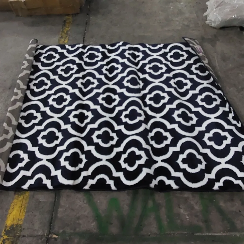 MODERN TRENDZ RUG - NAVY // SIZE: 160 X 220cm