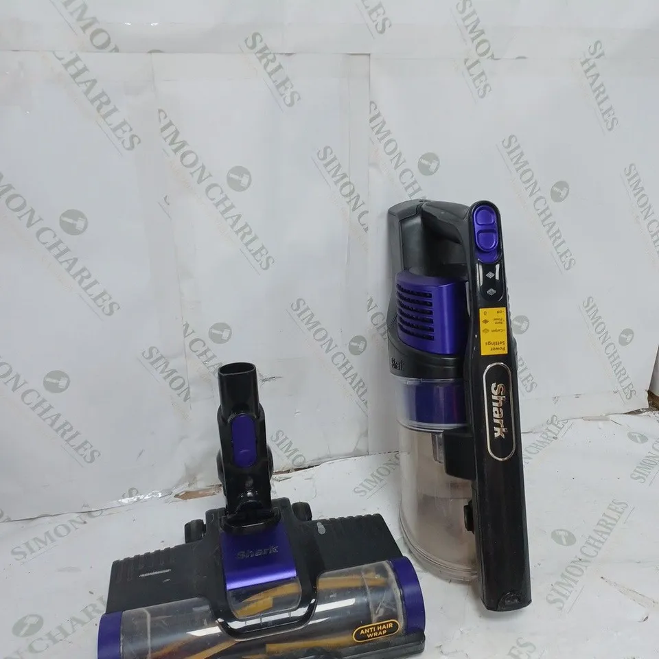 SHARK ANTI HAIR WRAP CORDLESS PET VACUUM CLEANER IZ202UKT