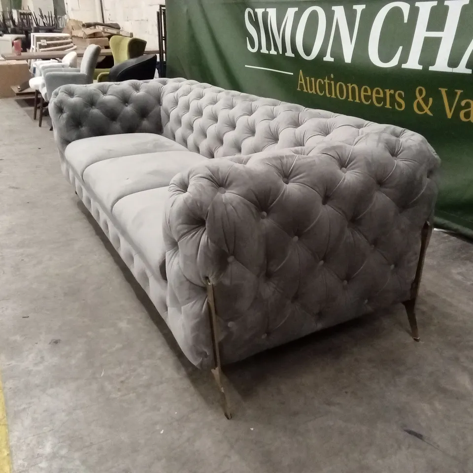 QUALITY DESIGNER 3 SEATER VELVET CHESTERFIELD STYLE SOFA - GREY