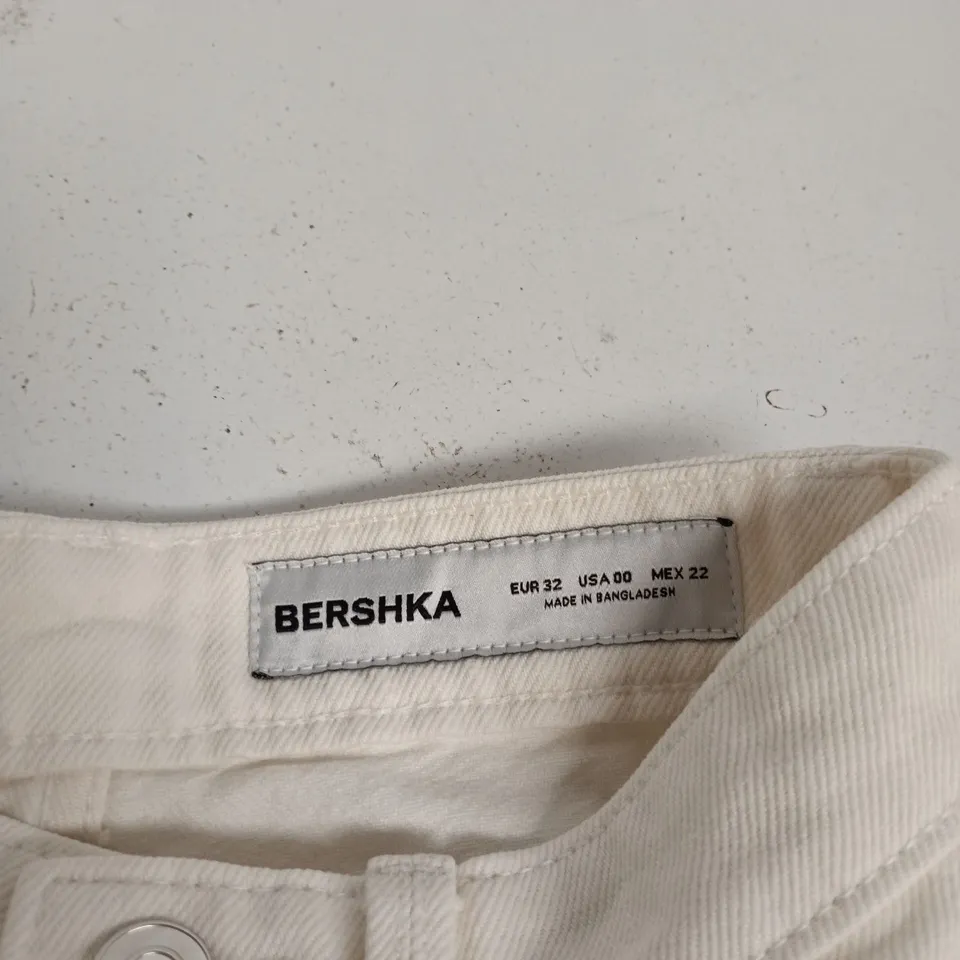 BERSHKA WOMEN'S STRAIGHT WIDE WHITE TROUSERS – (EU32)