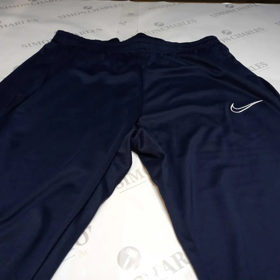 NIKE ACADEMY PANTS IN NAVY - MEDIUM