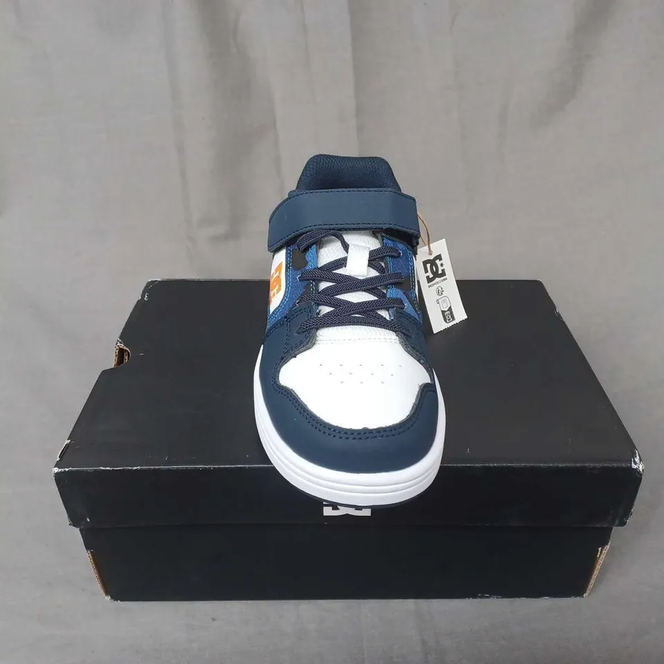 BOXED PAIR OF DC YOUTH ANTECA 4 V TRAINERS SIZE UK SIZE 4  