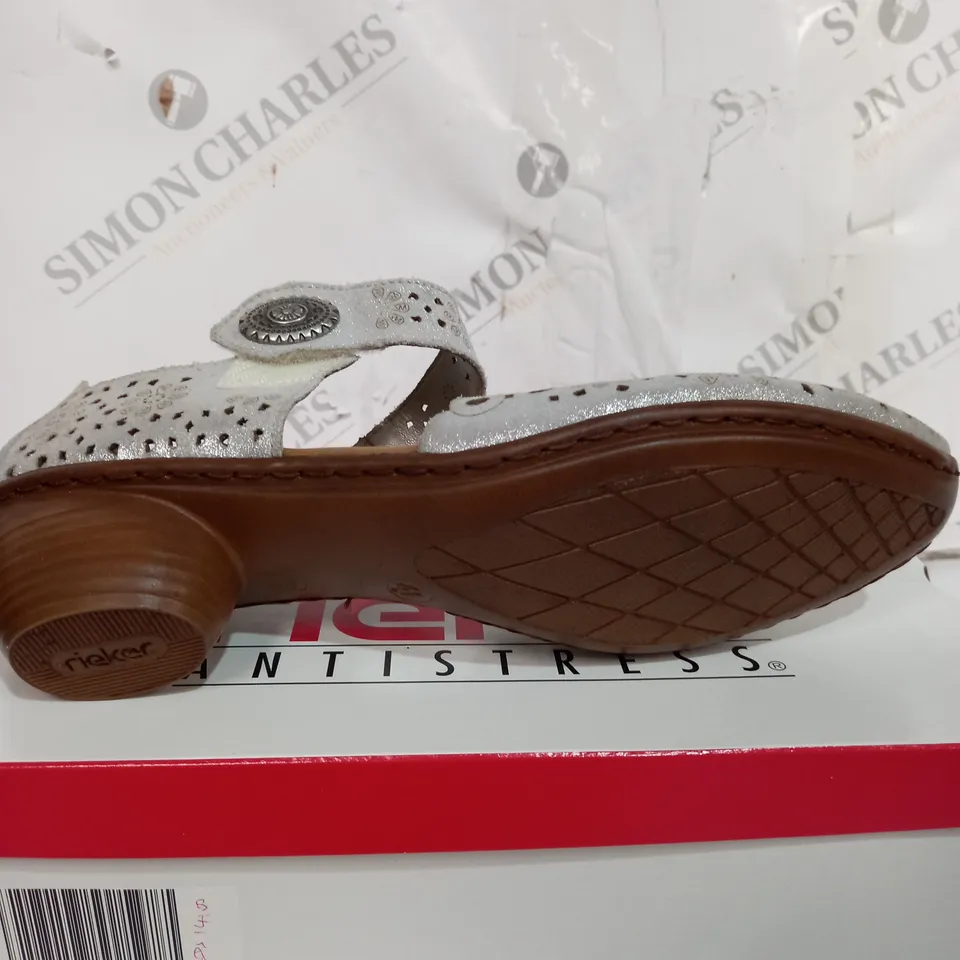 BOXED PAIR OF RIEKER ANTISTRESS HEELED SHOES IN SILVER - SIZE 7.5