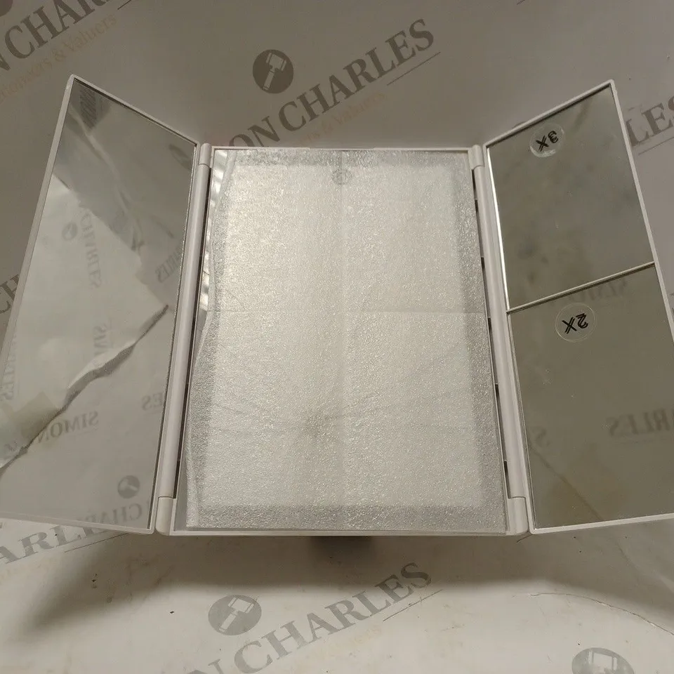 BOXED ABSOLUTELY LUVLY TRI-FOLD MAKEUP MIRROR WITH LIGHT