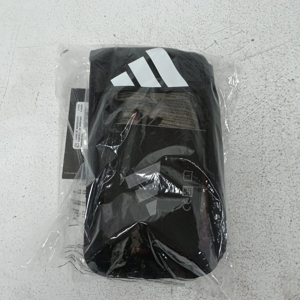 BAGGED ADIDAS COPA GOALKEEPER JUNIOR GLOVES - SIZE 3