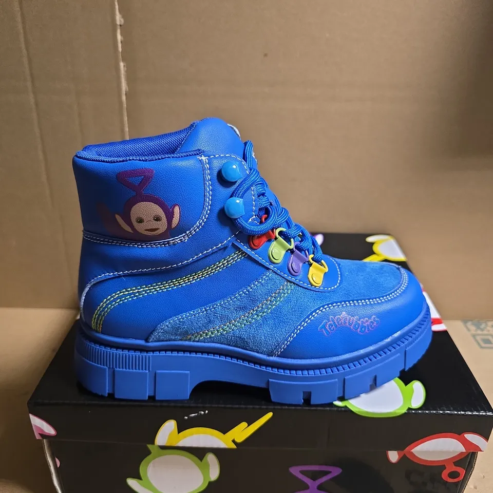 BOXED PAIR OF KOI HOME HILL TELETUBBIES KIDZ BOOTS - BLUE, UK 13