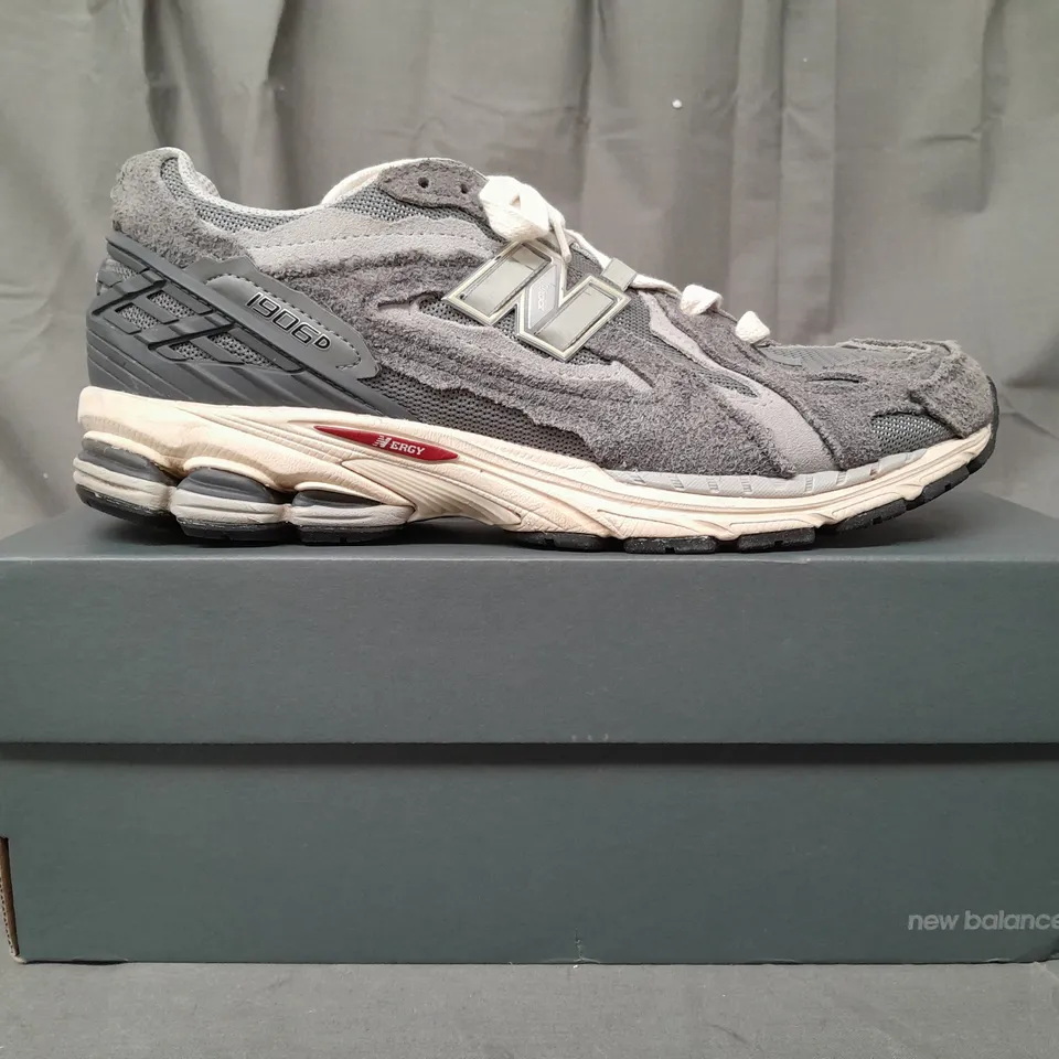 BOXED PAIR OF  NEW BALANCE TRAINERS IN GREY UK SIZE 10