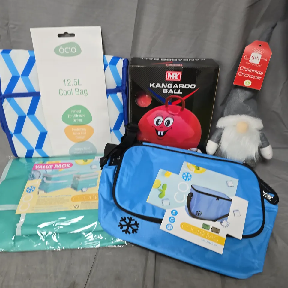 APPROXIMATELY 15 ASSORTED ITEMS TO INCLUDE TO INCLUDE COOL BAG, M.Y KANGAROO BALL, GM CHRISTMAS CHARACTER, ETC - COLLECTION ONLY