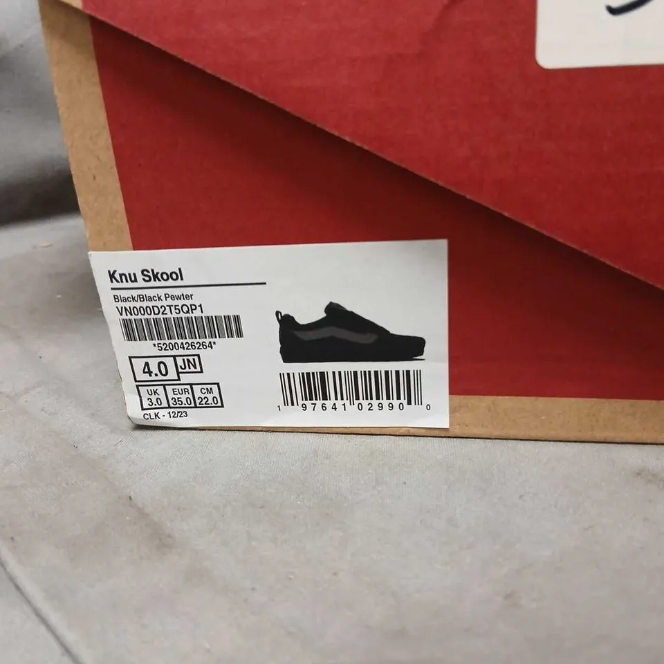 VANS KNU SKOOL KIDS SNEAKERS – BLACK/BLACK, UK 3.0