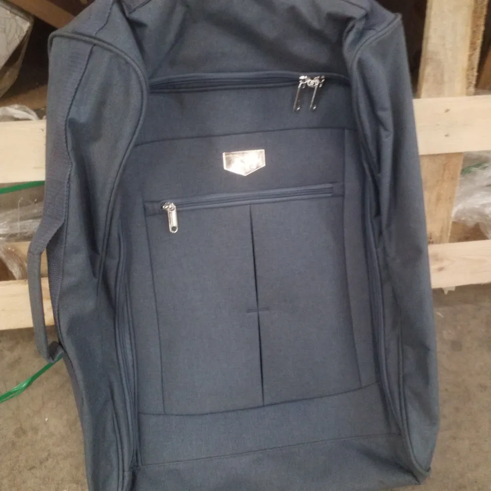 LUGG CABIN APPROVED LIGHTWEIGHT TRAVEL BAG WITH WHEELS - NAVY