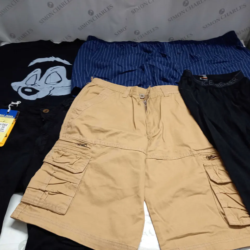 LARGE QUANTITY OF CLOTHING ITEMS TO INCLUDE DRESSES, SWEATERS, JEANS, T-SHIRTS, ETC