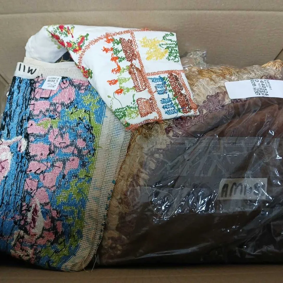 BOX OF APPROXIMATELY 15 ASSORTED HOME FABRIC ITEMS