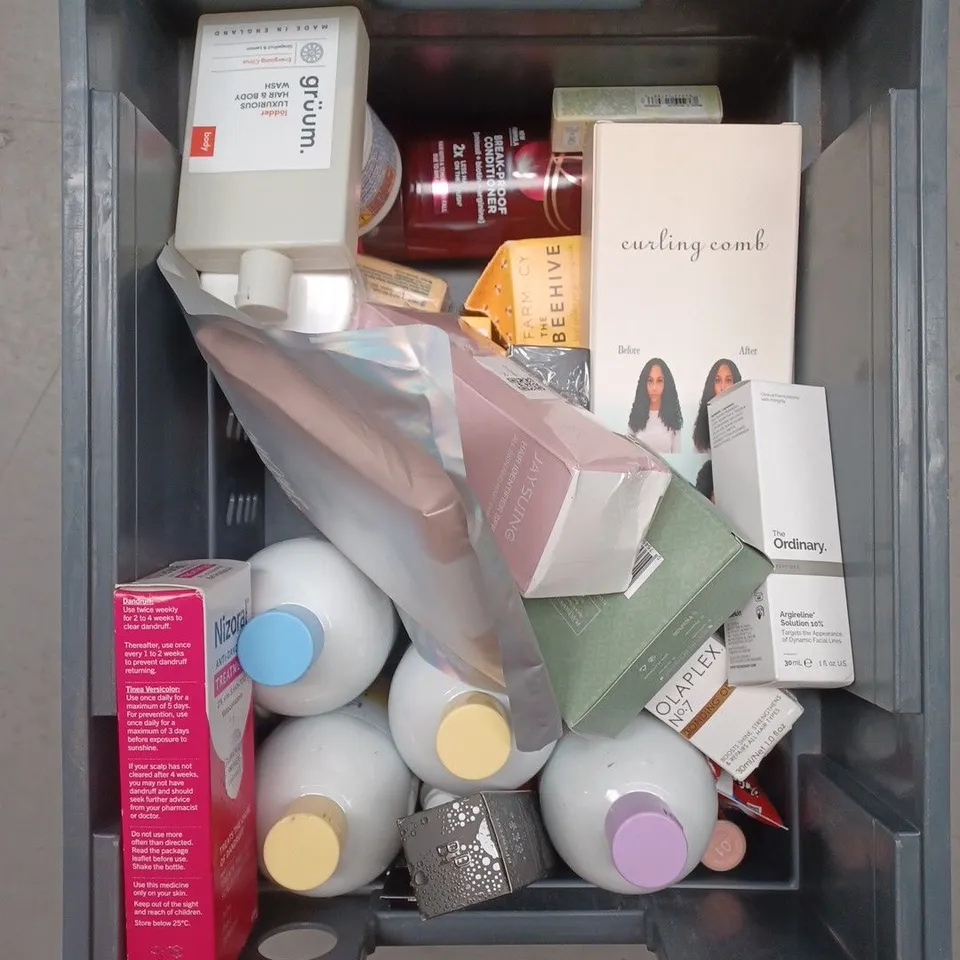 APPROXIMATELY 20 ASSORTED COSMETIC PRODUCTS TO INCLUDE FEMFRESH WASH, BABY HEAD TO TOE WASH AND GIVE ME CONDITIONER