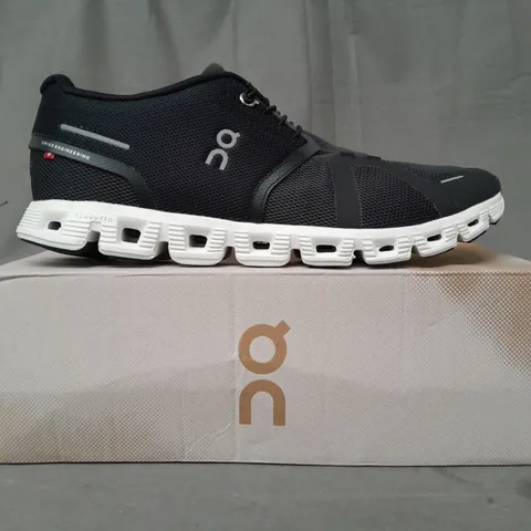 BOXED PAIR OF ON CLOUD 5 SHOES IN BLACK UK SIZE 9