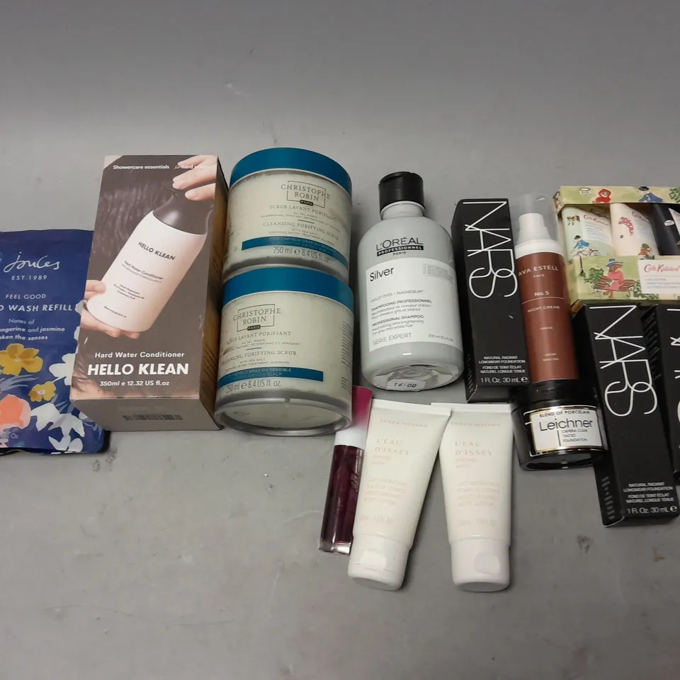 BOX OF APPROXIMATELY 15 COSMETIC ITEMS TO INCLUDE NARS FOUNDATION, HELLO KLEAN CONDITIONER, AND JOULES HAND WASH ETC. 