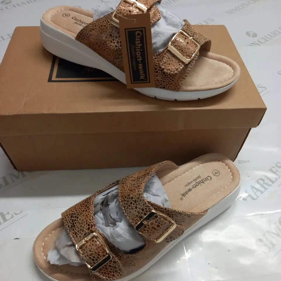 BOXED PAIR OF CUSHION WALK STRAPPY SANDALS IN GOLD ANIMAL PRINT - SIZE 4