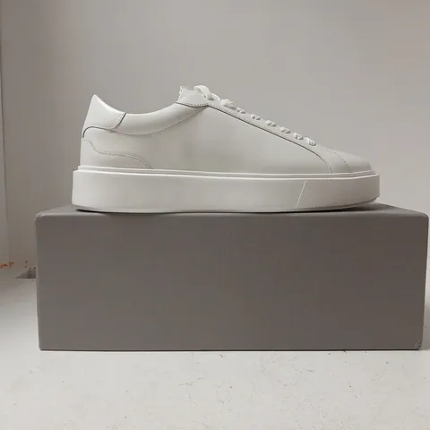 BOXED PAIR OF LEGEND TRAINERS IN WHITE SIZE UK 10