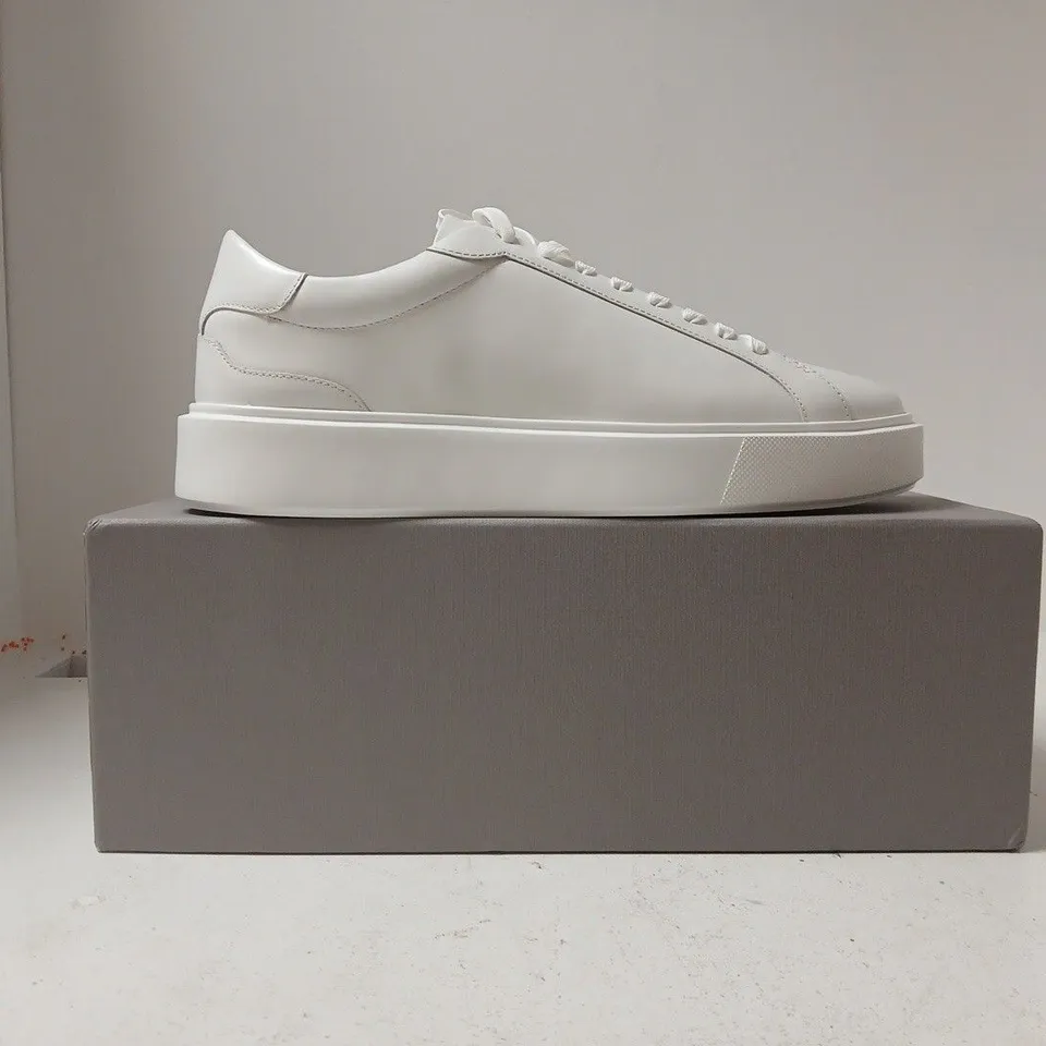 BOXED PAIR OF LEGEND TRAINERS IN WHITE SIZE UK 10