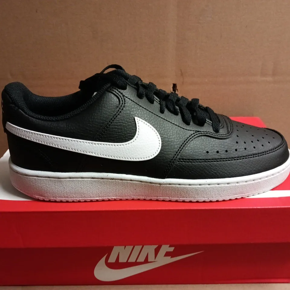 BOXED PAIR OF NIKE COURT VISION LOW BLACK/WHITE TRAINERS – UK 9