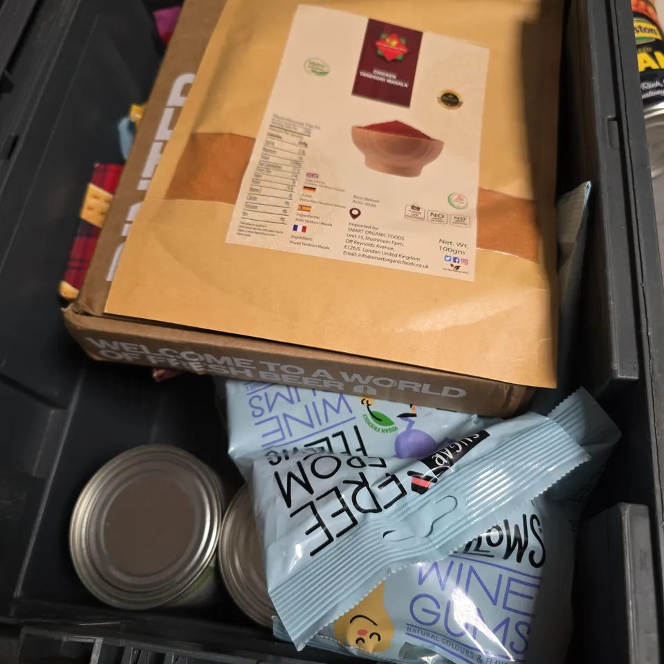 APPROXIMATELY 19 ASSORTED FOOD ITEMS INCLUDING GARAM MASALA , GINGER POWDER AND BRANSTON BAKED BEANS