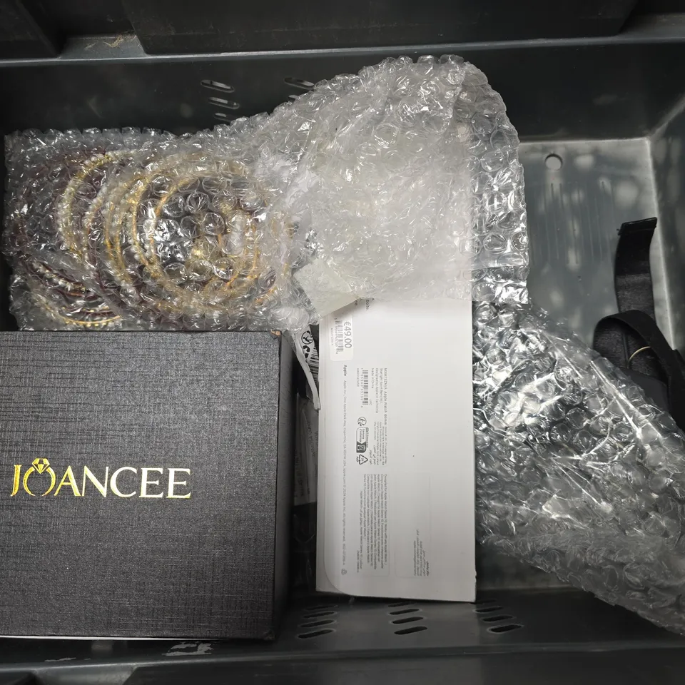 APPROXIMATELY 8 ASSORTED ITEMS TO INCLUDE - NECKLACE , SMART WATCH , BANGLES ETC