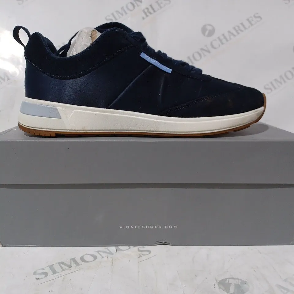 BOXED VIONIC TRAINERS IN NAVY SIZE 6.5