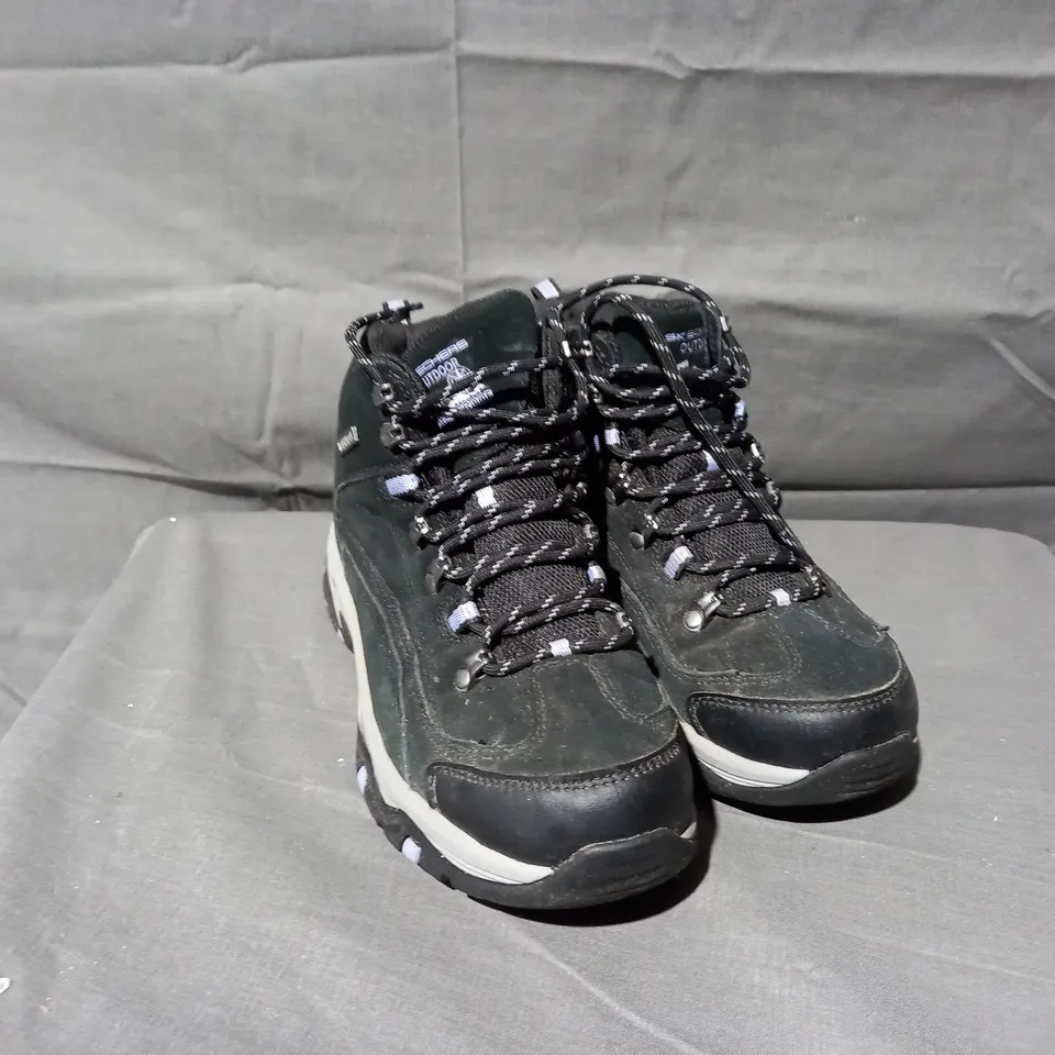 PAIR OF SKECHERS WATERPROOF BOOTS IN BLACK SIZE 5
