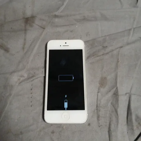 APPLE IPHONE 5 (WHITE & SILVER) SMARTPHONE