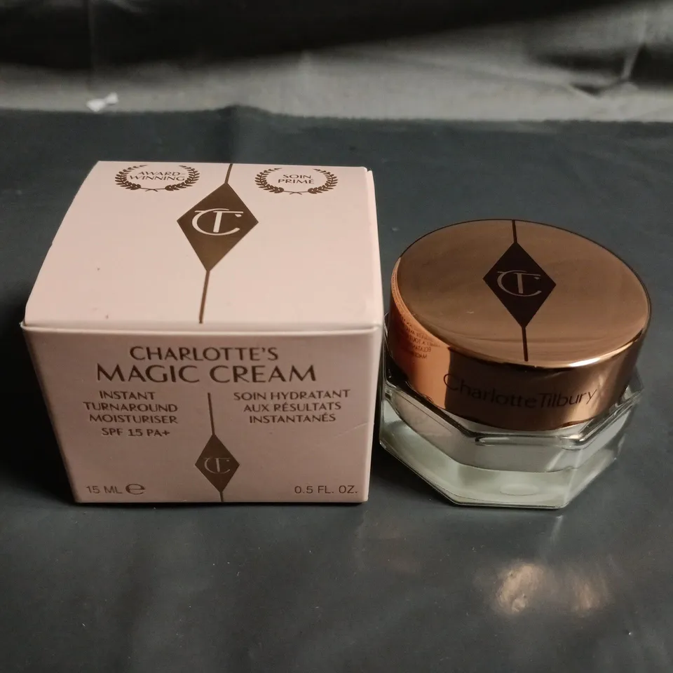 CHARLOTTE TILBURY - CHARLOTTE'S MAGIC CREAM INSTANT TURNAROUND MOISTURISER SPF15 PA+ – 15 ML