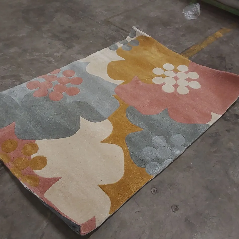 QUALITY DESIGNER PATTERNED RUG - APPROXIMATELY 170 x 120cm