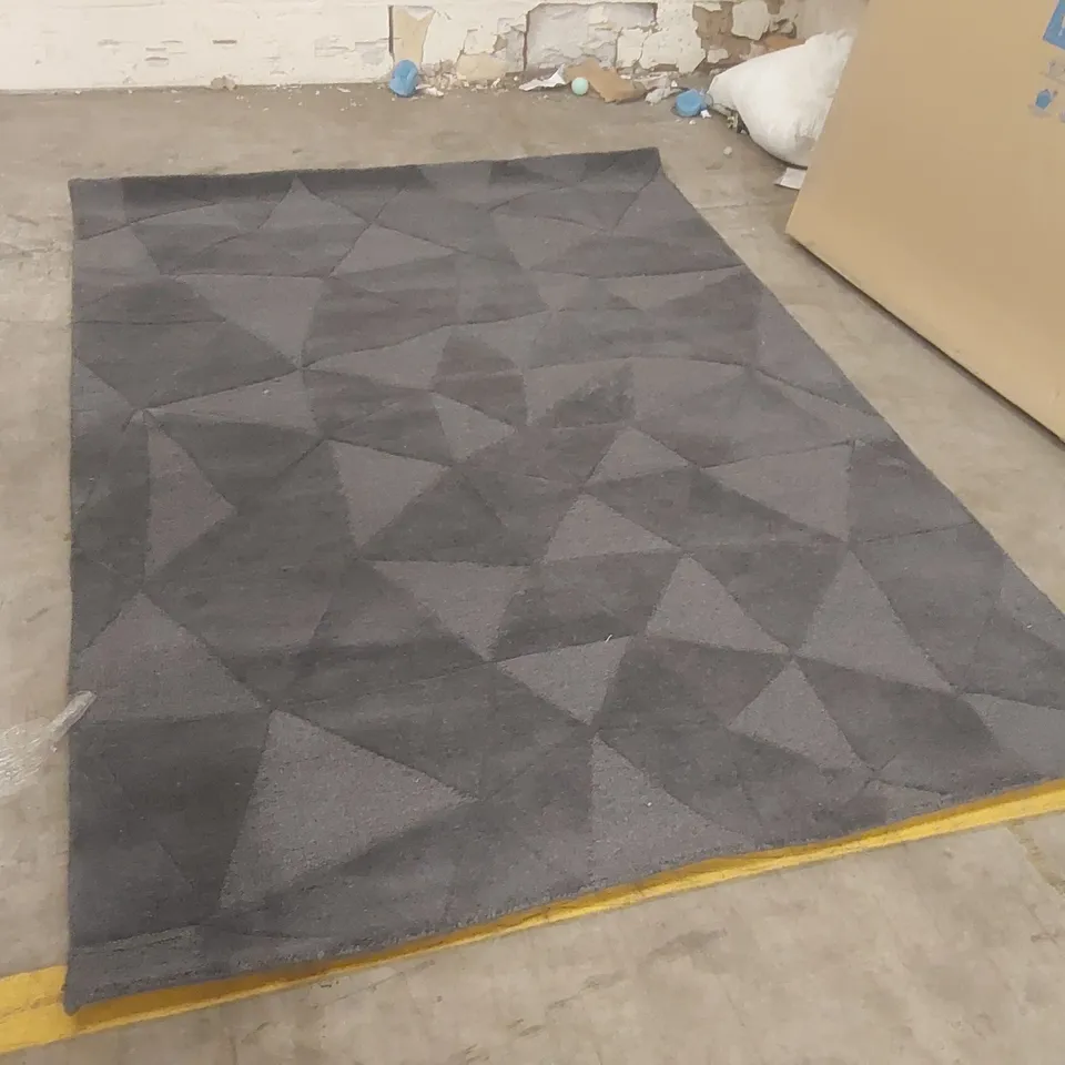 QUALITY DESIGNER AREA RUG - APPROXIMATELY 230 x 160cm