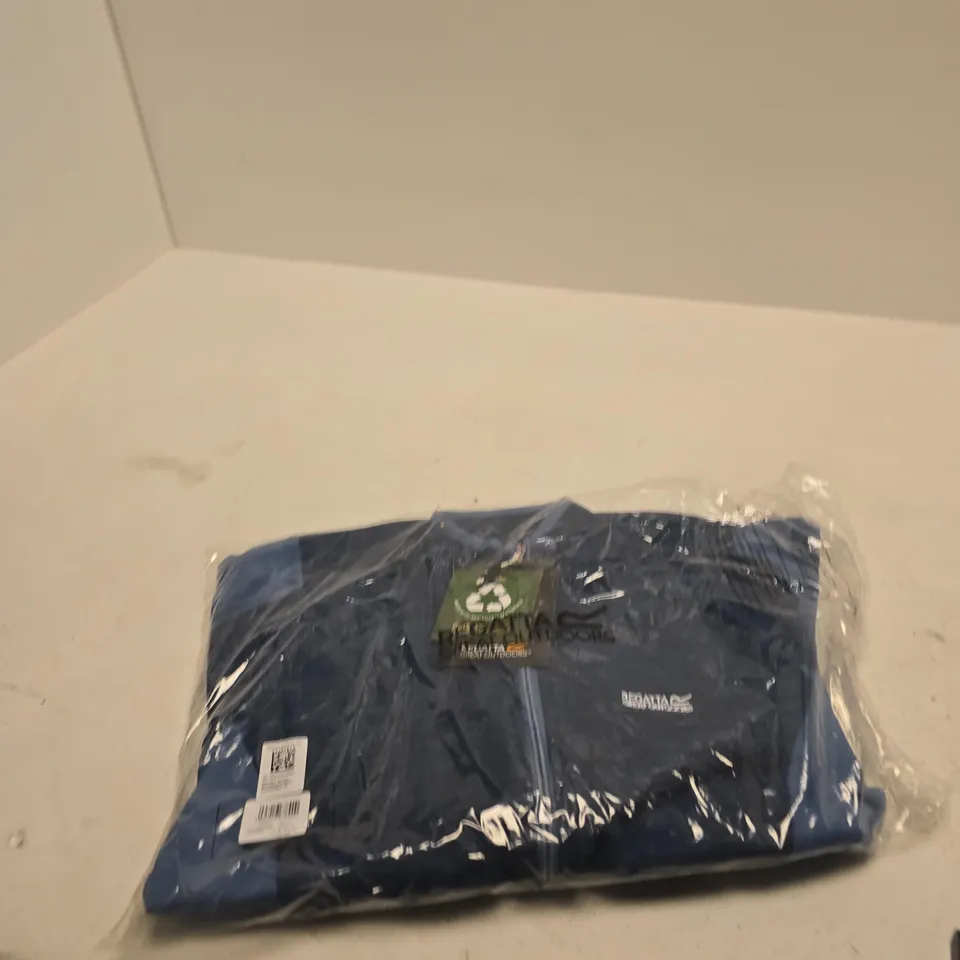 BOX OF APPROXIMATELY 20 ASSORTED BRAND NEW REGATTA ITEMS TO INCLUDE: HIGHTON FULL ZIP FLEECE 