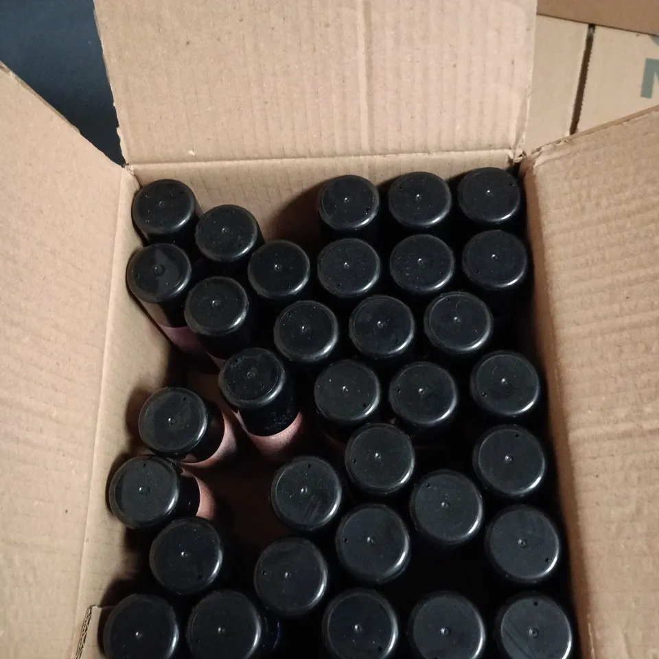 BOX OF APPROXIMATELY 35 ASSORTED JOICO TEMPORARY COLOR SHIMMER SPRAY 