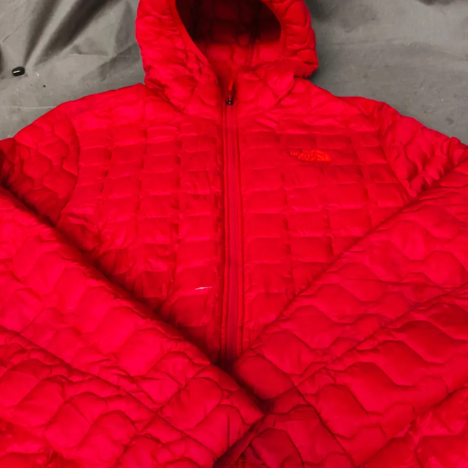THE NORTH FACE QUILTED PUFFER JACKET – RED SIZE XL