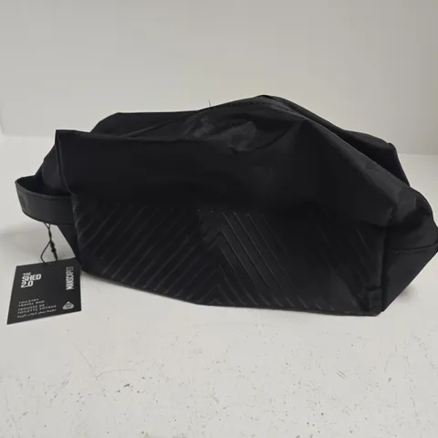 MASCAPED THE SHED2.0 TOILETRY BAG