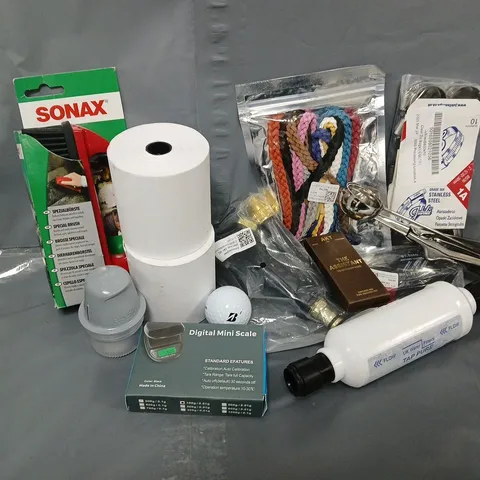 APPROXIMATELY 18 ASSORTED HOUSEHOLD ITEMS TO INCLUDE DIGITAL MINI SCALE, SONAX SPECIAL BRUSH, GOLF BALLS, ETC