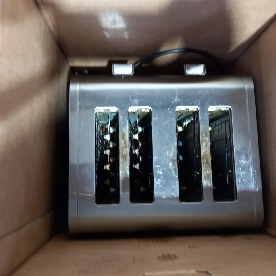 SWAN 1.7 LITRE KETTLE AND TOASTER RRP £49.99