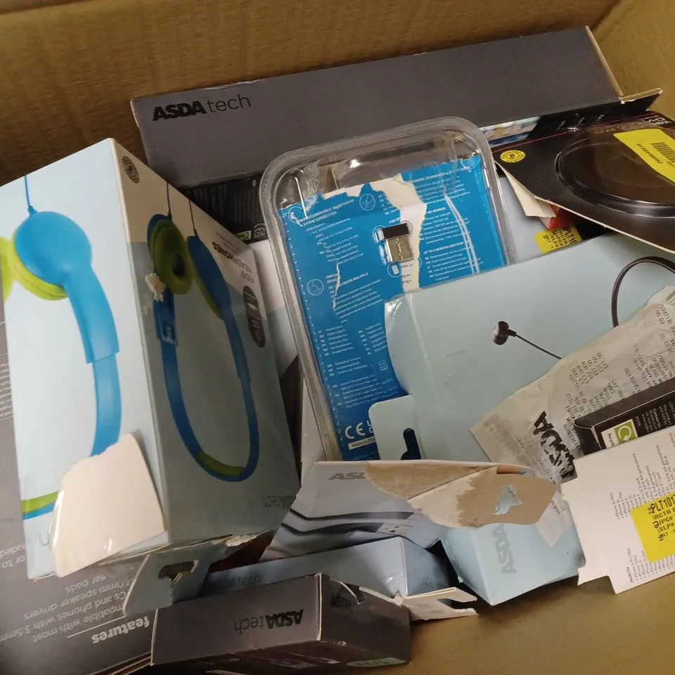 APPROXIMATELY 20 ASSORTED TECH PRODUCTS TO INCLUDE GAMING HEADSET, DVD PLAYER, HDTV INDOOR AERIAL 