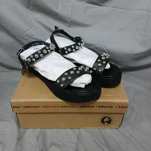ADESSO WOMEN'S BLACK PLATFORM SANDALS WITH RHINESTONE STUDS - 7
