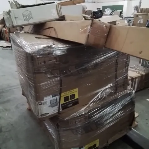 PALLET OF ASSORTED GARDEN PRODUCTS TO INCLUDE;4 BBQ,PARASOL,PLANT BOX